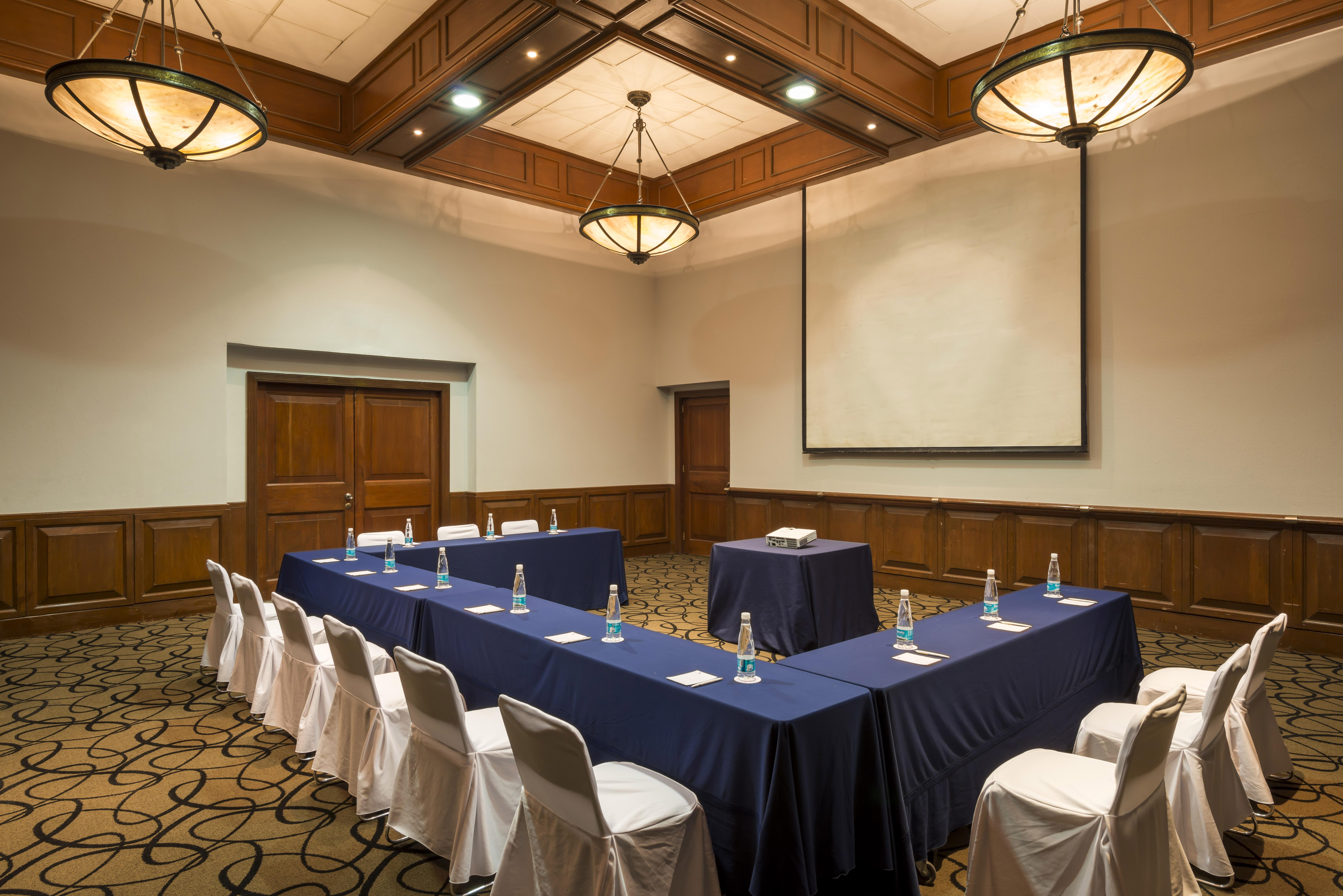 Camino Real Puebla Angelopolis Hotel Exterior photo A meeting room at the Sheraton Club Resort