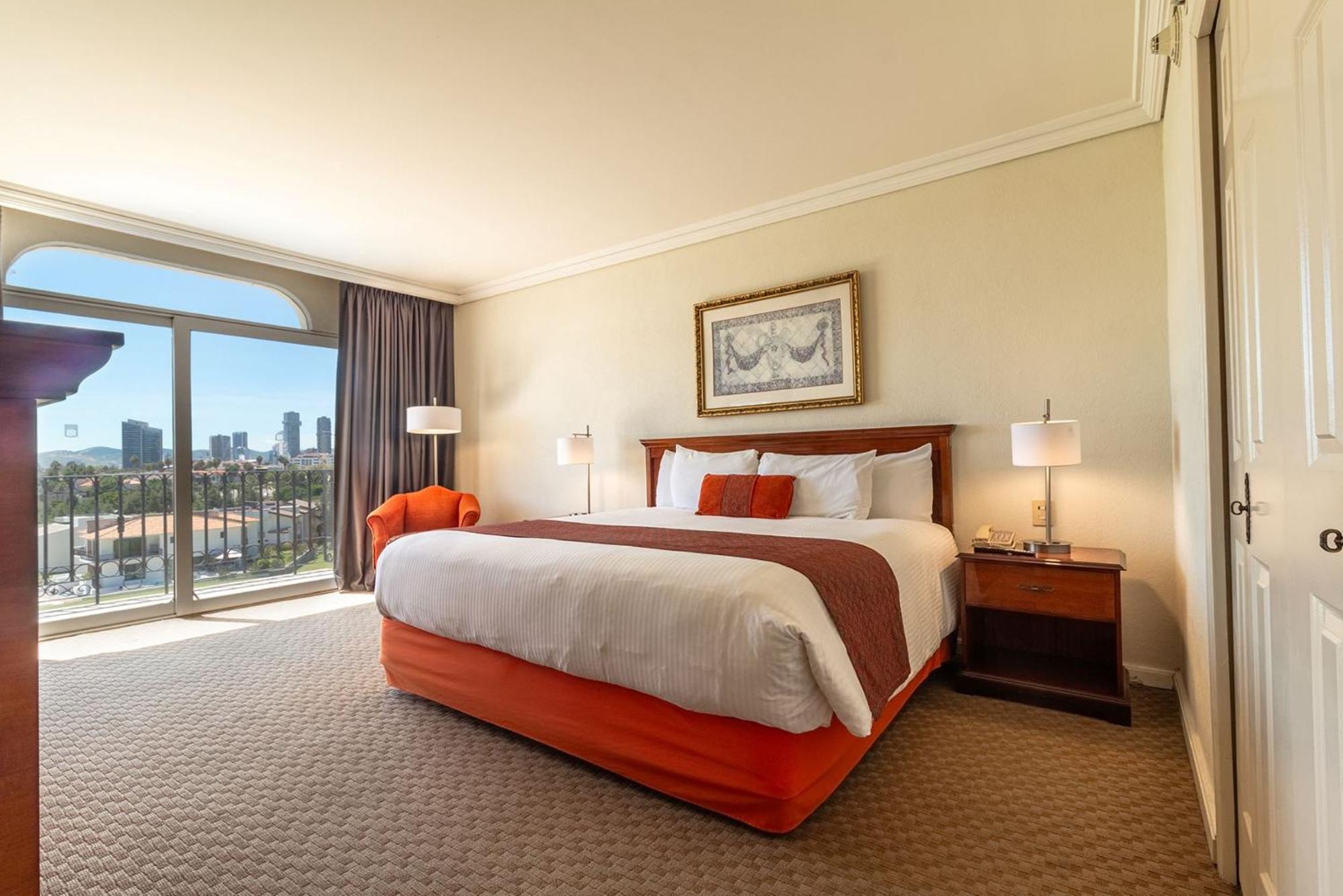 Camino Real Puebla Angelopolis Hotel Exterior photo A bedroom at the Hilton San Diego Bayfront