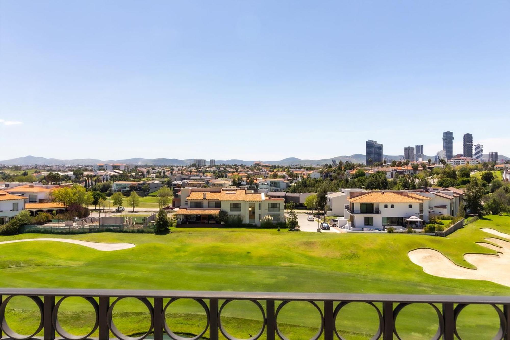 Camino Real Puebla Angelopolis Hotel Exterior photo View of the golf course