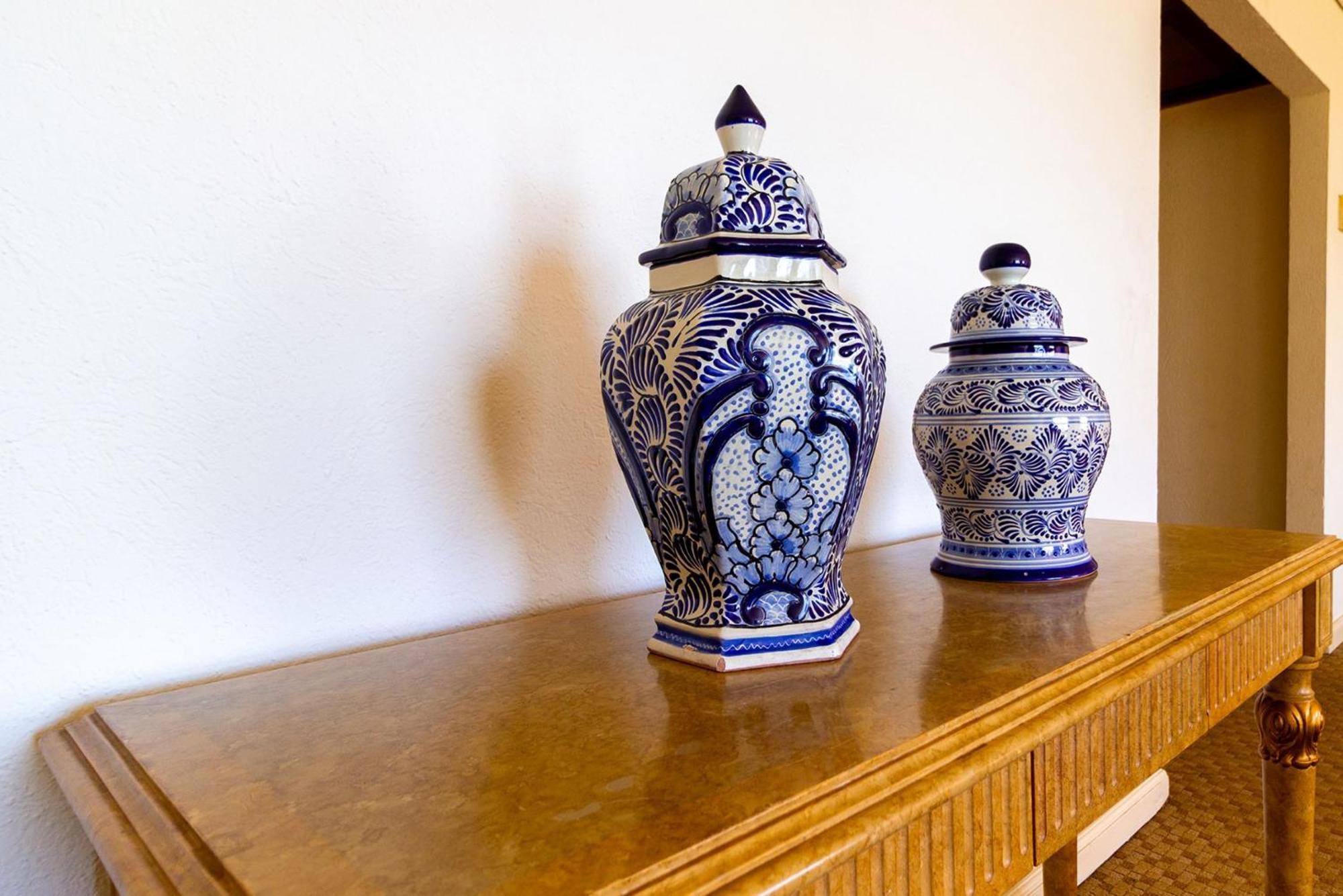 Camino Real Puebla Angelopolis Hotel Exterior photo Two ginger jars