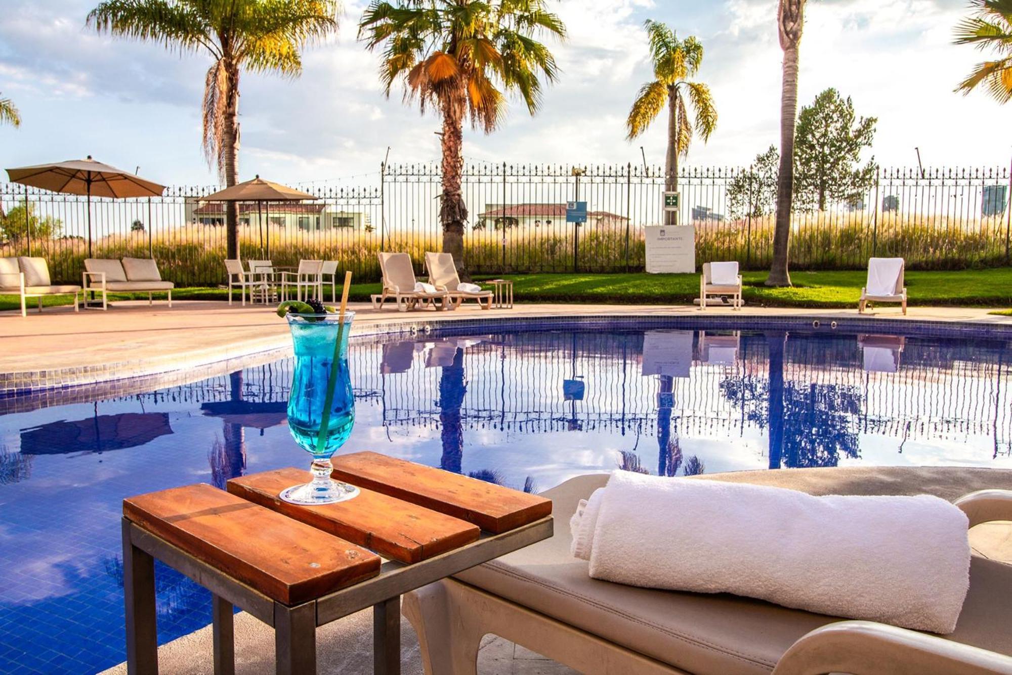 Camino Real Puebla Angelopolis Hotel Exterior photo The pool at the hotel